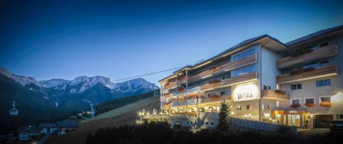 Фотографии гостиницы 
            Kronplatz-Resort Hotel Kristall