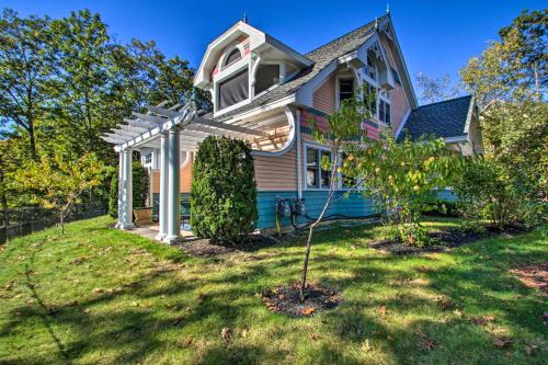 Фотографии гостевого дома 
            Nestlenook Victorian Condo about 6 Mi to Attitash!