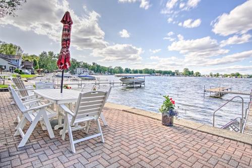 Фотографии гостевого дома 
            Lake George Cottage on the Lane with Dock and Kayaks!