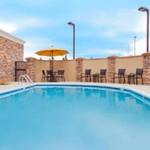 Фотографии гостиницы 
            Holiday Inn Express Hotel & Suites Huntsville West - Research Park, an IHG Hotel