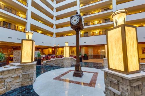 Фотография гостиницы Hilton Charlotte Airport Hotel
