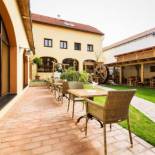 Фотография гостиницы Hotel Selsky Dvur - Bohemian Village Courtyard