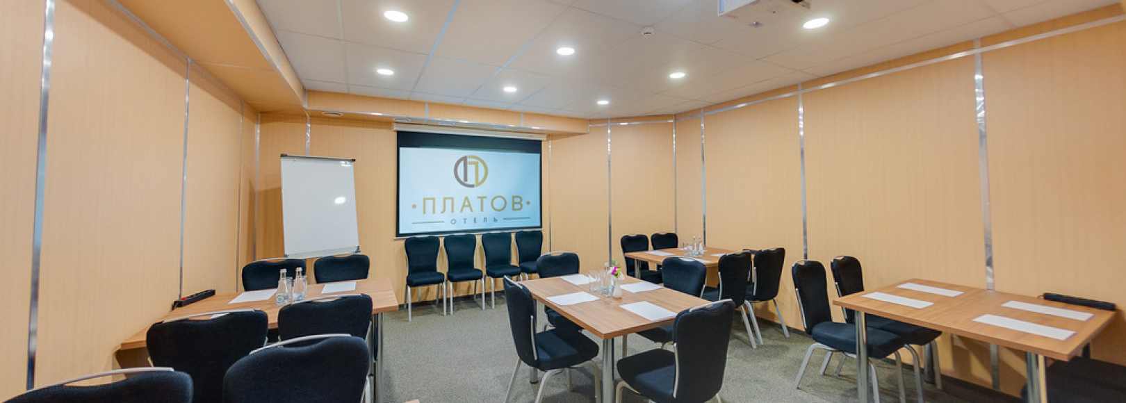 Фотография конференц-зала Платов на Дубовского