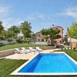 Фотография гостевого дома Apartments with a swimming pool Motovun - Bataji, Central Istria - Sredisnja Istra - 7069