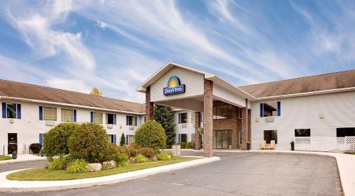 Фотография гостиницы Days Inn by Wyndham Cadillac