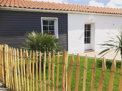 Фотографии гостевого дома
Maison à 5 mn de l'océan avec piscine chauffée