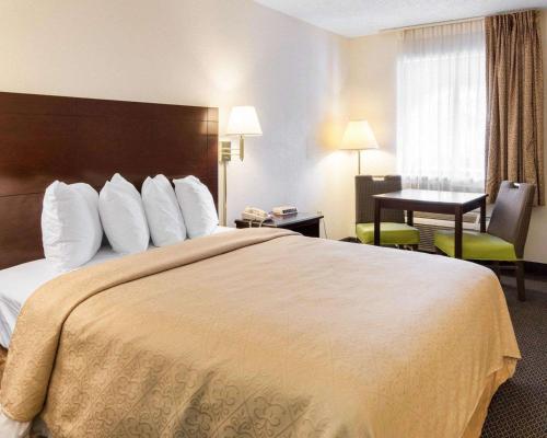 Фотография мотеля Rodeway Inn Fort Lee