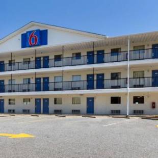 Фотографии гостиницы 
            Motel 6-Greenville, SC