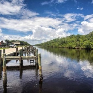 Фотография гостевого дома Central Everglades City Studio Cabin Steps to Bay