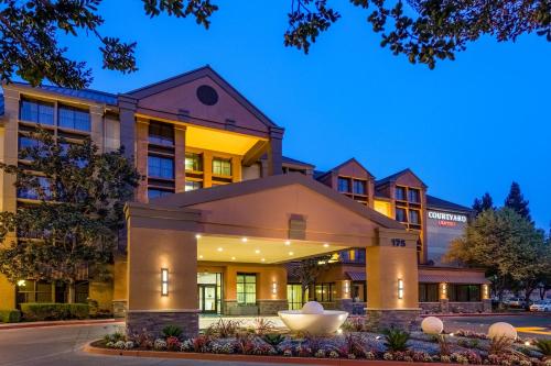 Фотография гостиницы Courtyard by Marriott Santa Rosa