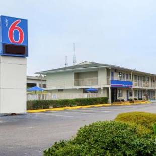 Фотографии гостиницы 
            Motel 6-Charleston, SC - South