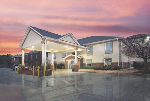 Фотография гостиницы La Quinta Inn by Wyndham Calhoun