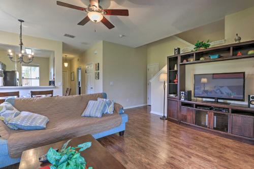 Фотографии гостевого дома 
            Regal Palms Resort Townhome - 9 Mi to Disney!