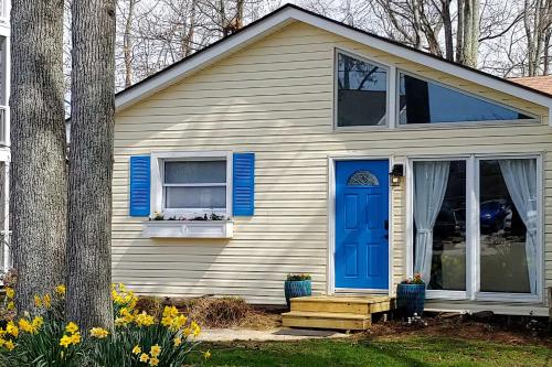 Фотографии гостевого дома 
            Waterfront Chesapeake Cottage in Oyster Bay - Dock