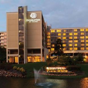 Фотографии гостиницы 
            DoubleTree by Hilton Chicago - Oak Brook