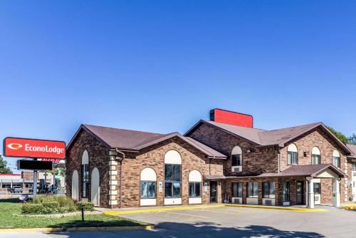 Фотографии гостиницы 
            Econo Lodge North Sioux Falls