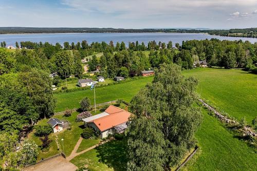 Фотография гостевого дома Two small Guest houses by lake rent out as One