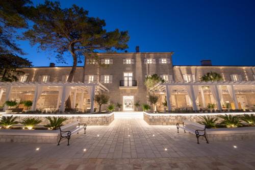 Фотография гостиницы Lazure Hotel & Marina