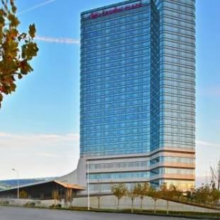 Фотографии гостиницы 
            Crowne Plaza Dalian Sports Center, an IHG Hotel