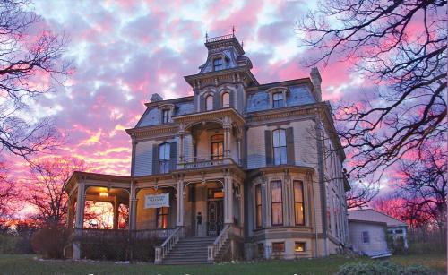 Фотография мини отеля Garth Woodside Mansion Bed and Breakfast