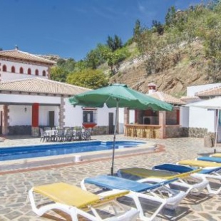 Фотография гостевого дома Holiday home Sayalonga 31 Spain