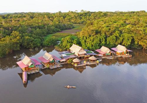 Фотографии гостиницы 
            Amazon Oasis Floating Lodge