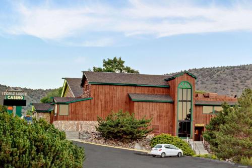 Фотография гостиницы Topaz Lodge