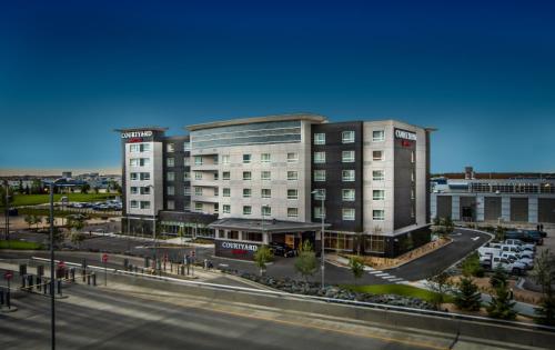 Фотография гостиницы Courtyard by Marriott Winnipeg Airport