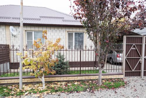 Фотография гостевого дома Уютный домик с двумя спальнями