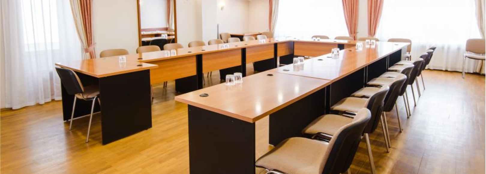 Фотография конференц-зала Лидер