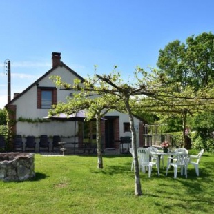 Фотография гостевого дома Cosy Holiday Home in Oussoy-en-Gatinais with Library