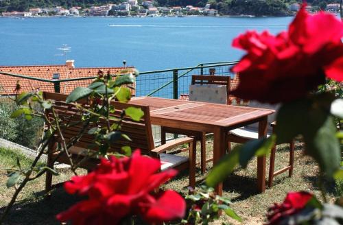 Фотография гостевого дома Apartments by the sea Supetarska Draga - Gornja, Rab - 5055