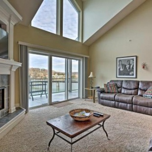 Фотография гостевого дома Waterfront Condo on Lake of the Ozarks with 2 Pools!