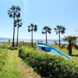 Фотография гостевого дома Blue Beachfront House next to Golden Bay Hotel