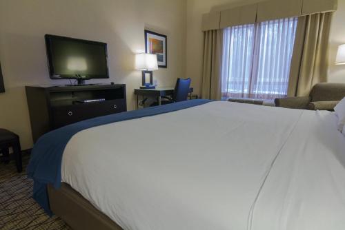 Фотография гостиницы Holiday Inn Express and Suites Winchester, an IHG Hotel