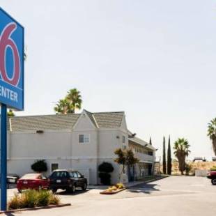 Фотографии гостиницы 
            Motel 6-Bakersfield, CA - East