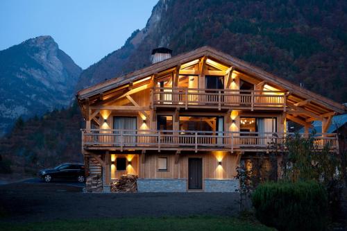 Фотография гостевого дома Chalet de 4 chambres a Samoens a 700 m des pistes avec jacuzzy jardin amenage et wifi