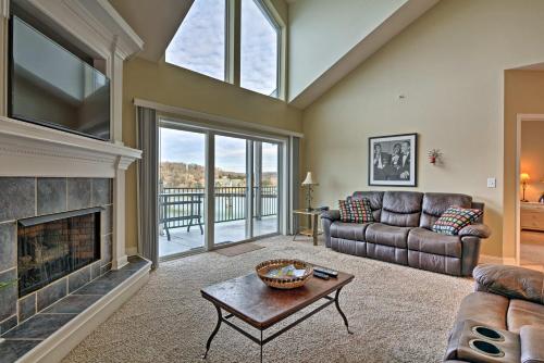 Фотографии гостевого дома 
            Waterfront Condo on Lake of the Ozarks with 2 Pools!