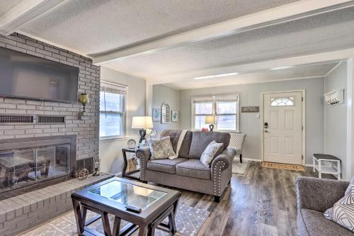 Фотография гостевого дома Walkable and Updated Nevada Home Family Friendly!