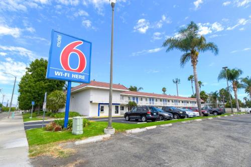 Фотография гостиницы Motel 6-Costa Mesa, CA