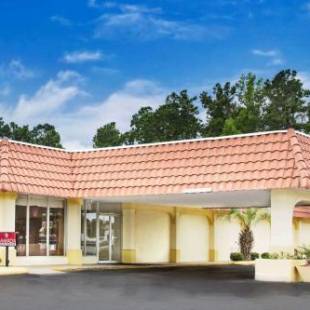 Фотографии гостиницы 
            Ramada by Wyndham Walterboro