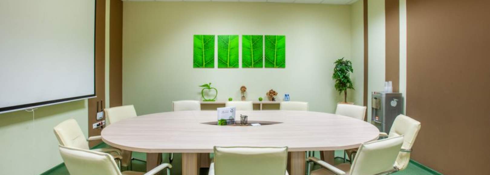 Фотография комнаты для переговоров Комната для переговоров