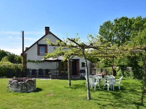 Фотографии гостевого дома 
            Cosy Holiday Home in Oussoy-en-Gatinais with Library