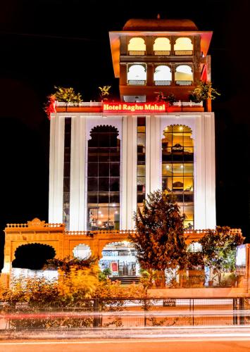 Фотографии гостиницы 
            Raghu Mahal Hotel