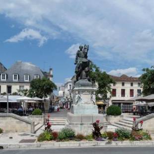 Фотографии гостиницы 
            Hôtel Le Valois, Cognac Centre