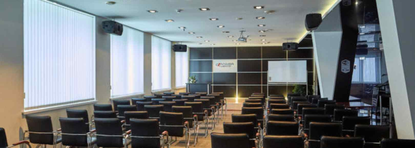 Фотография конференц-зала Большой зал для корпоративных мероприятий и конференций