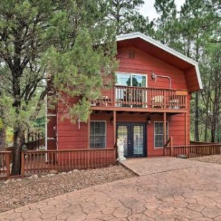 Фотография гостевого дома Ruidoso Downs Cabin with Deck Less Than 3 Miles to Race Track