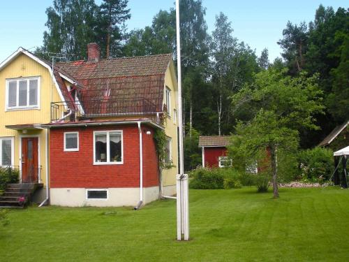 Фотографии гостевого дома 
            Two-Bedroom Holiday home in Brålanda 2