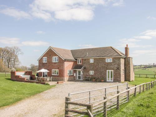 Фотографии гостевого дома 
            Wood Cottage, Tenbury Wells