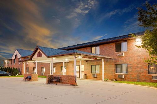 Фотография гостиницы Howard Johnson by Wyndham Waterloo/Cedar Falls